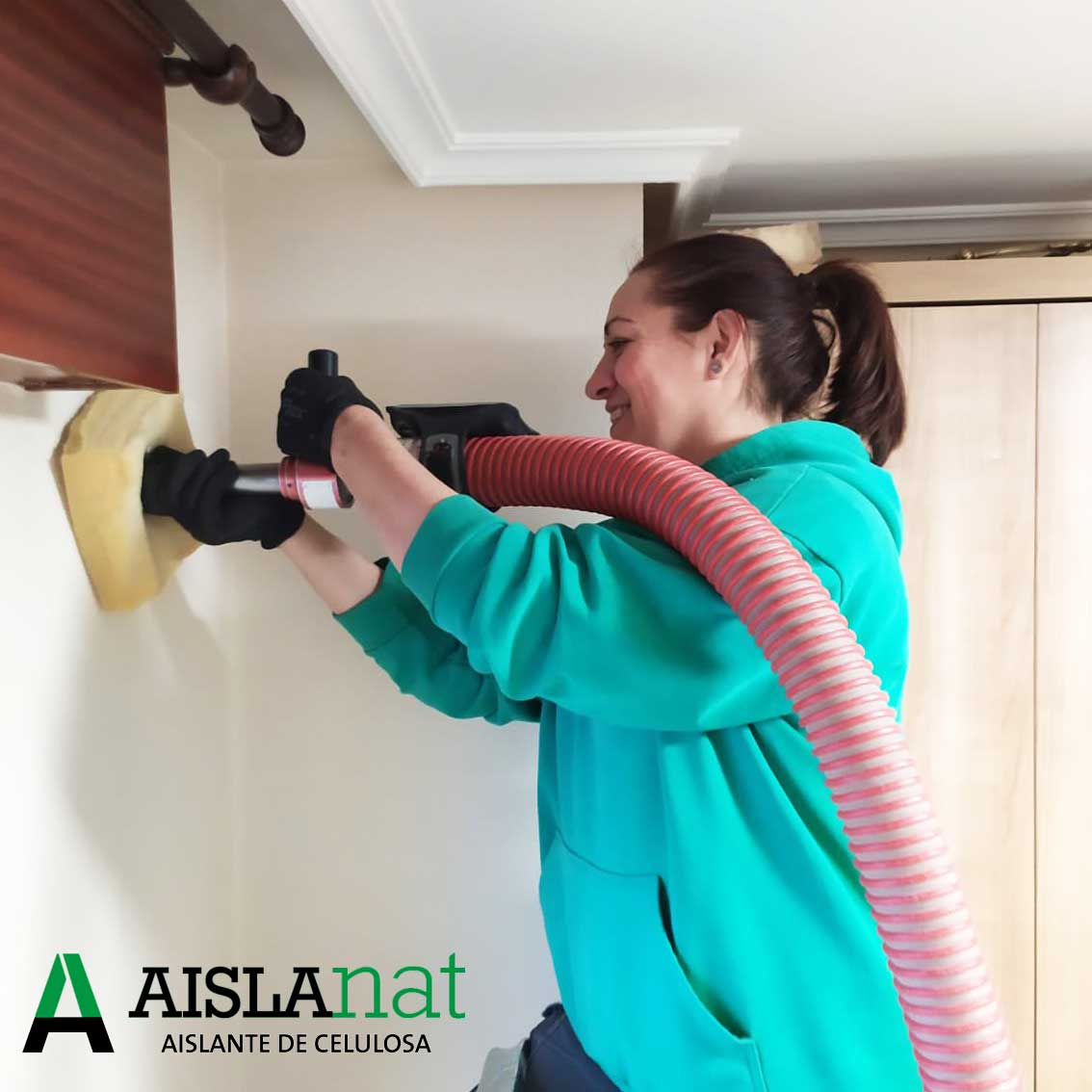 Hasta un 40% de ahorro energético<br />
Instalación rápida (en un solo día)<br />
Sin obras ni suciedad<br />
Material 100% ecológico